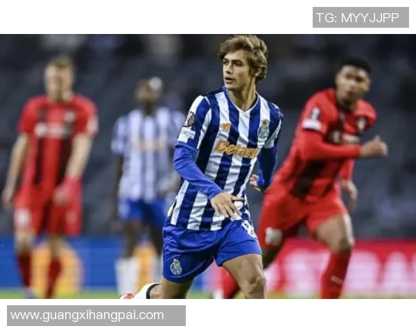 坎波斯:巴黎将削减转会商场中的高额开销,更注重青训力气 坎波斯:巴黎将削减转会商场中的高额开销,更注重青训力气